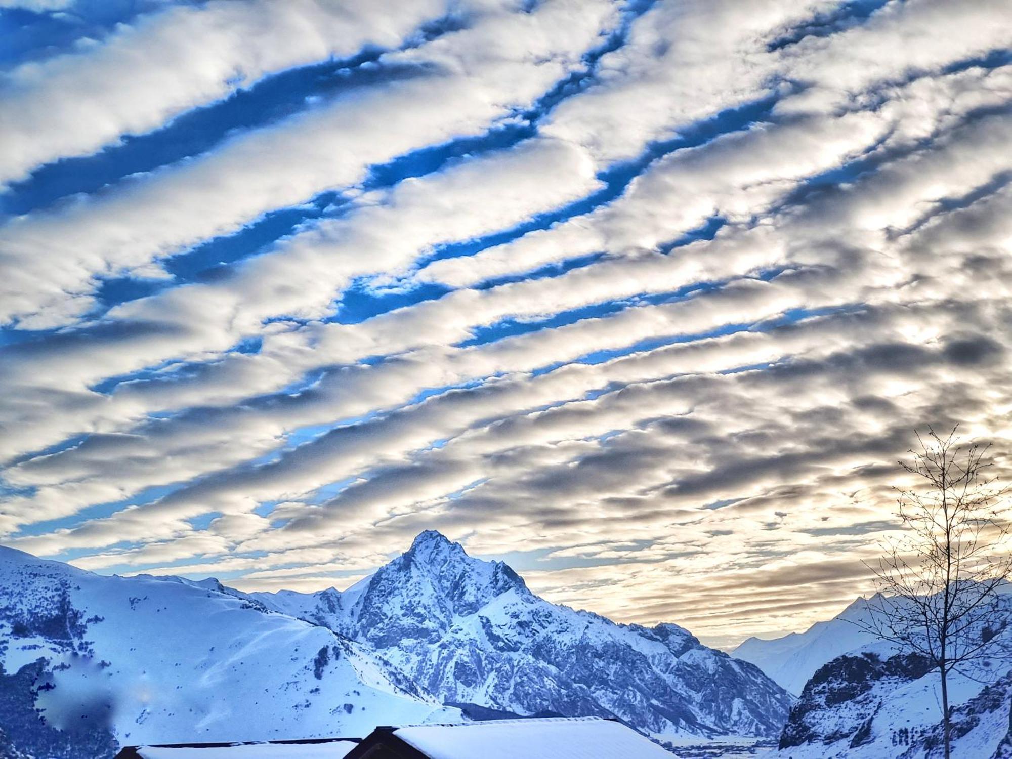 ホテル Sunshine Kazbegi エクステリア 写真